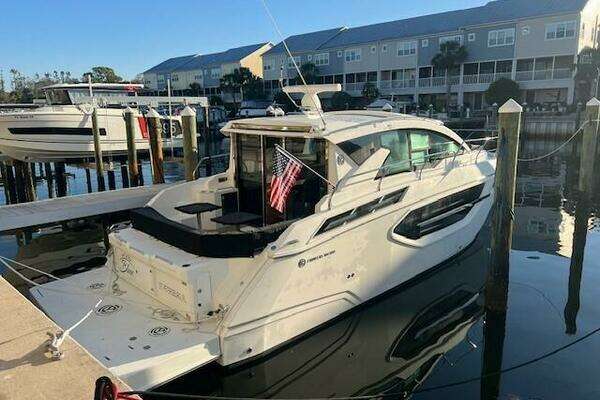 2018 Cruisers Yachts 42 Cantius