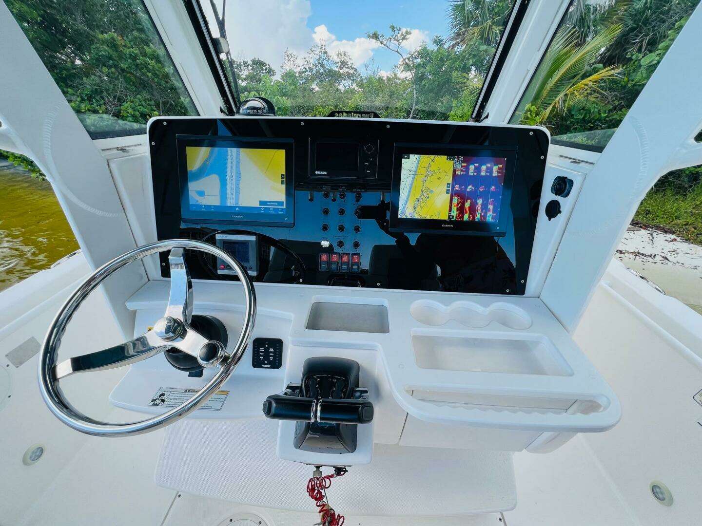 2012 Everglades 295 Center Console - Image 28