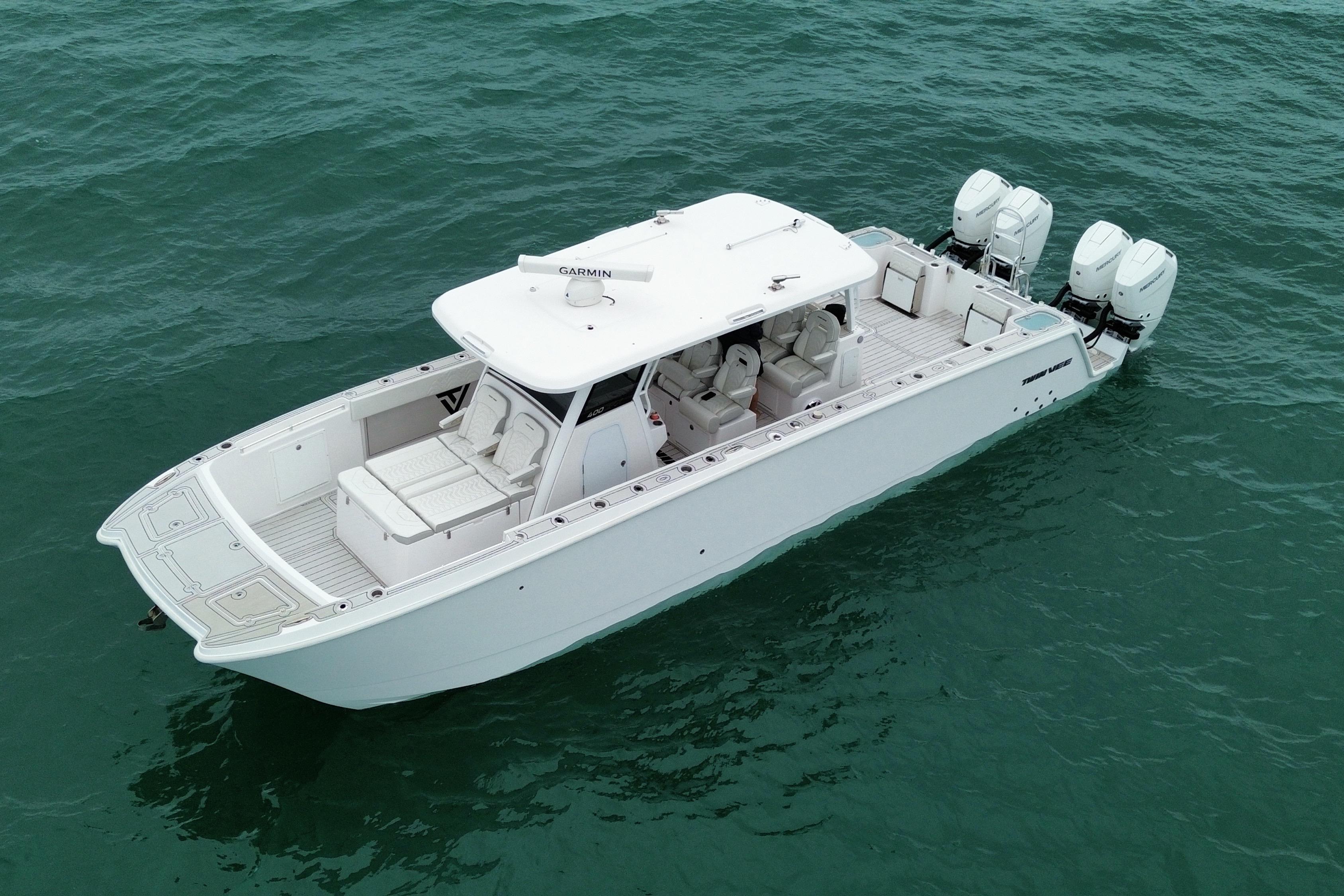 2024 Twin Vee 400 GFX CC