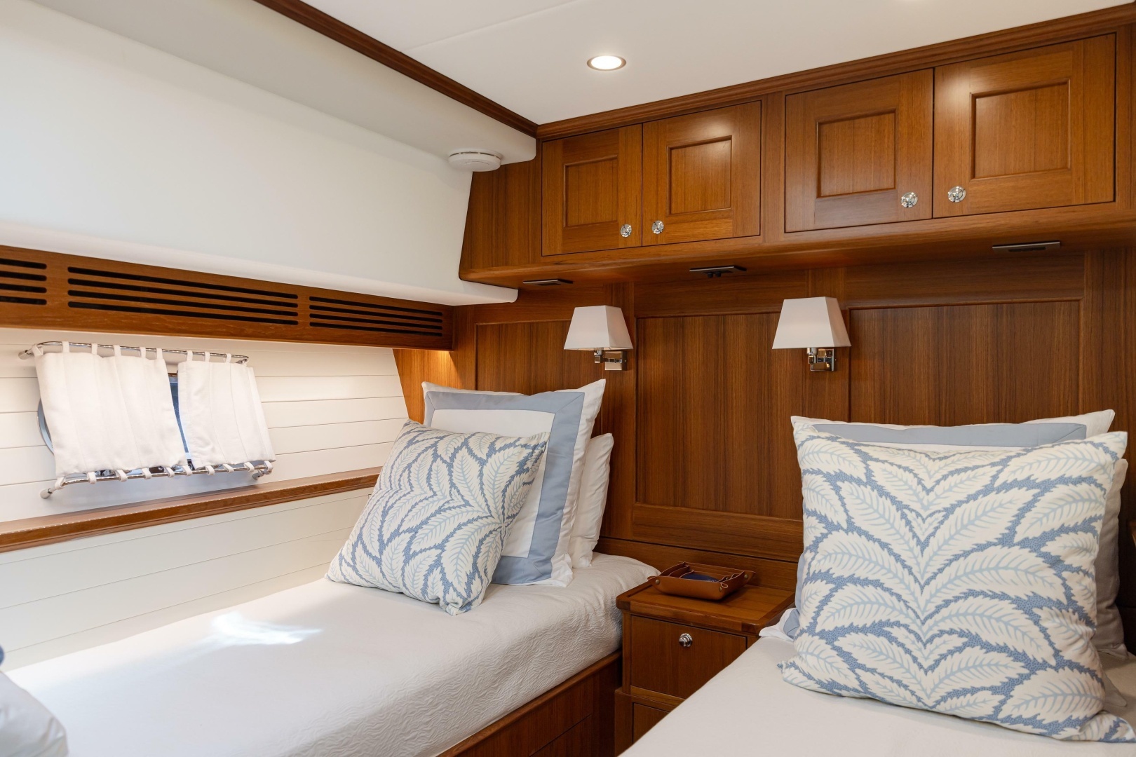 2027 Hunt Yachts 63 Express - Image 9