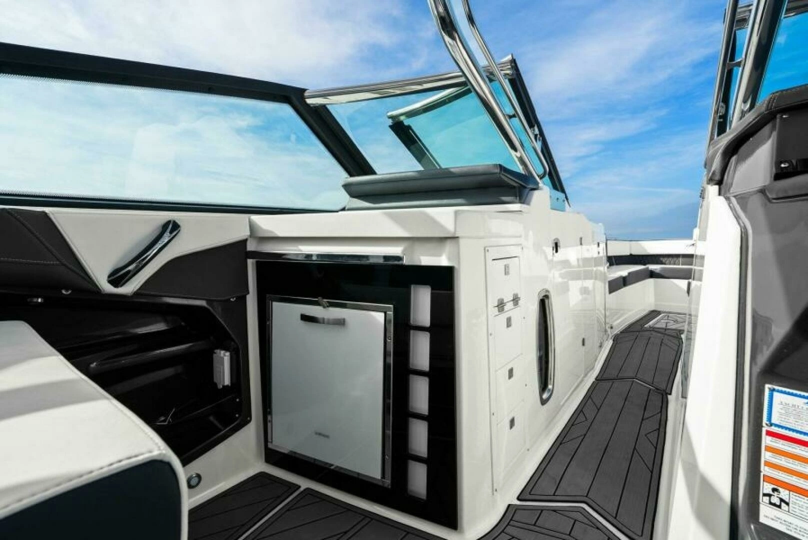 2023 Monterey 385 SS - Image 17