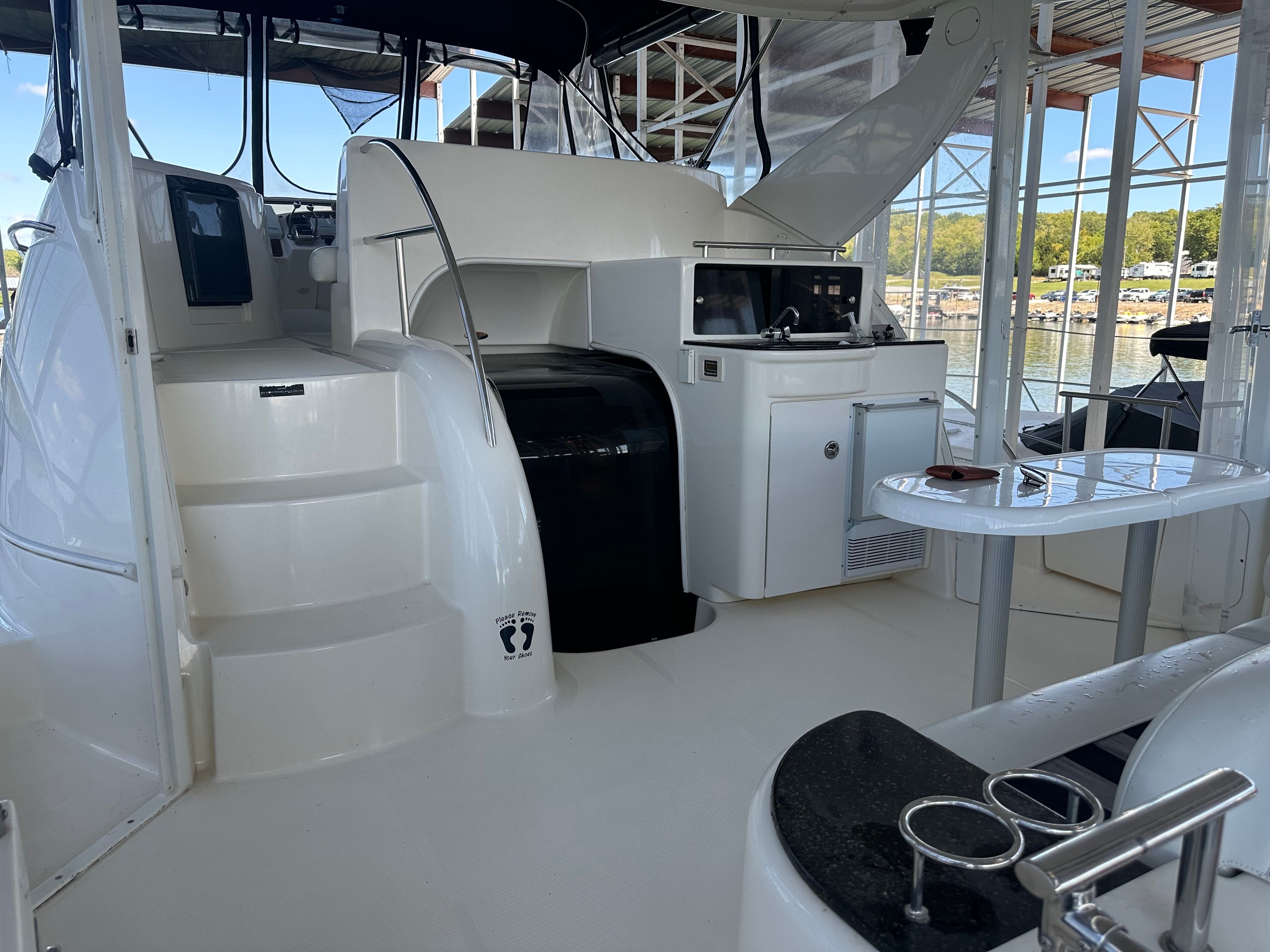 Interior of a 2007 Meridian 459 Motoryacht with modern amenities.