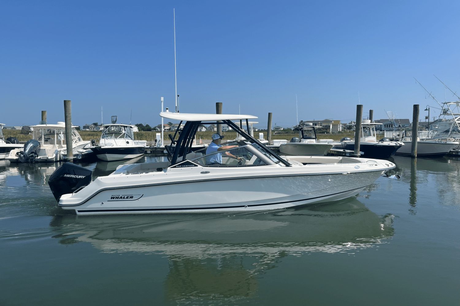2026 Boston Whaler 240 Vantage