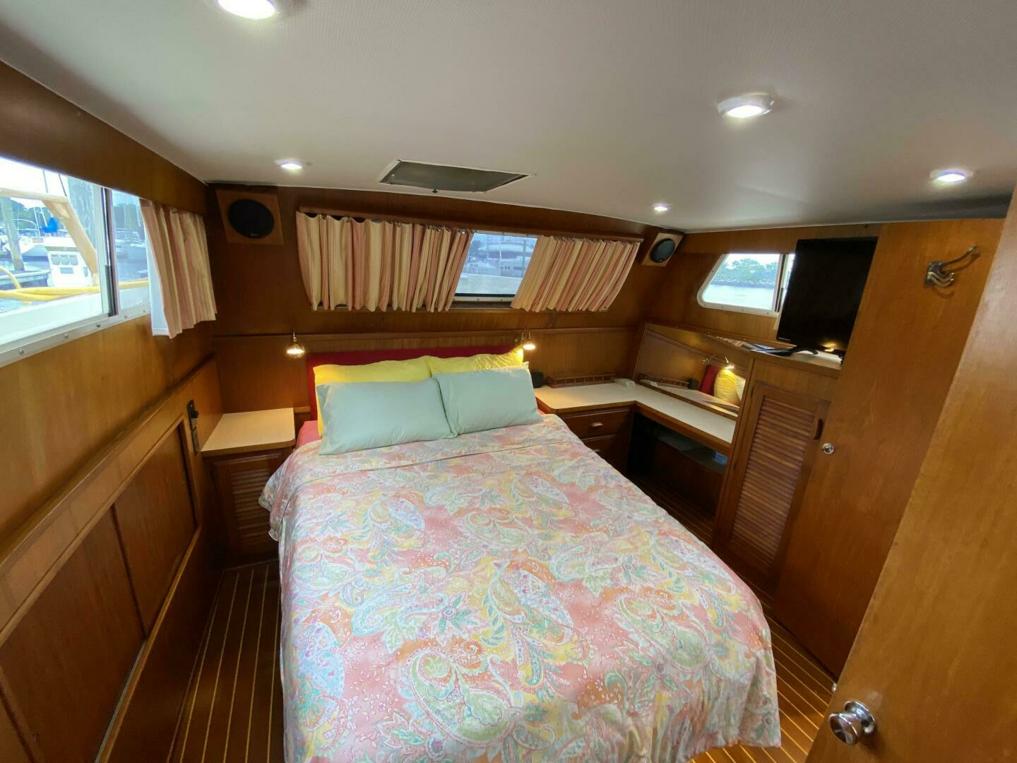 1983 Tollycraft Aft Cabin - Image 31