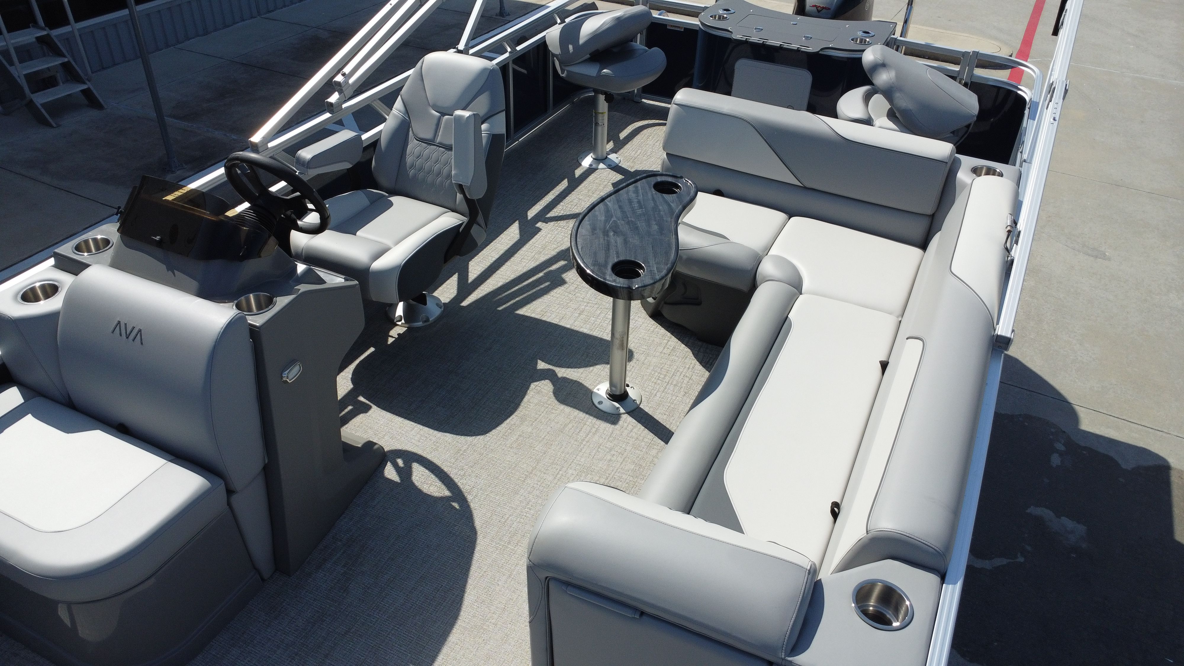 2025 Avalon Venture 85 Rear Fish - 21' - 25