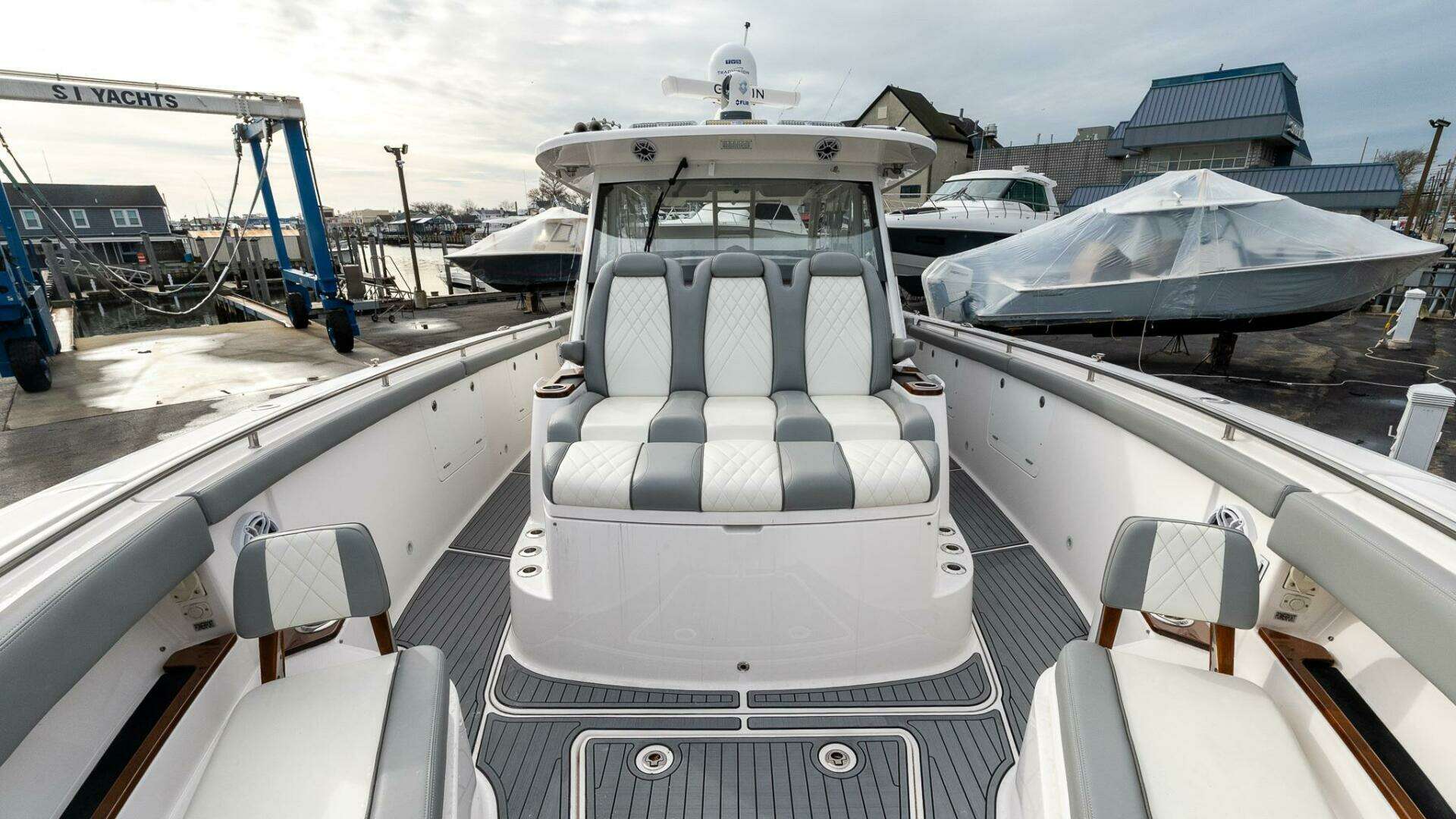 2023 Everglades 455 Center Console - Image 36