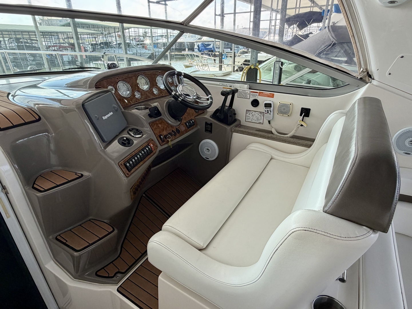 2007 Rinker 350 Express Cruiser - Image 22