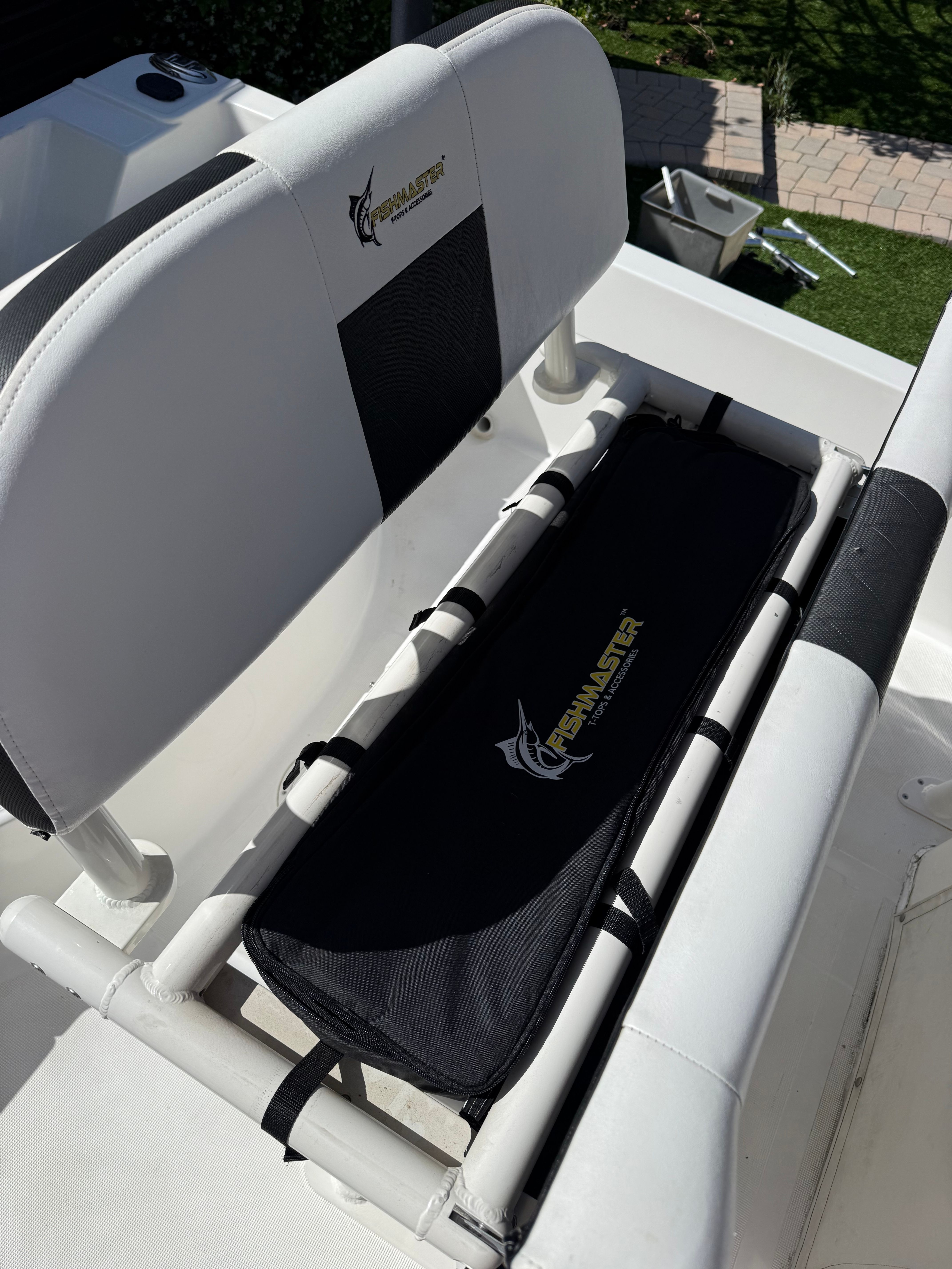 Robalo 2100 Bay Hunter 1998 seat with storage compartment.