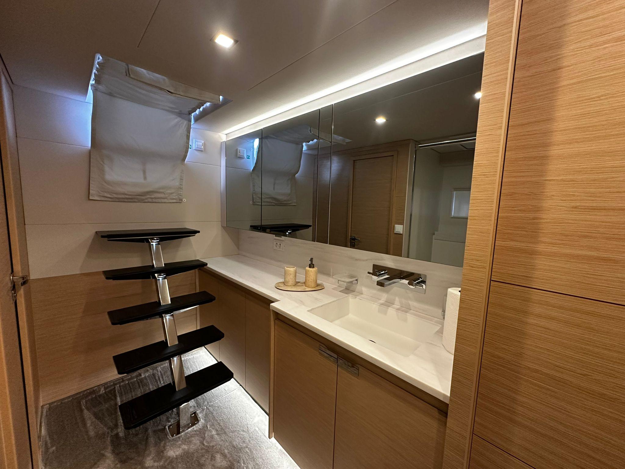 fountaine pajot samana 59 master cabin head