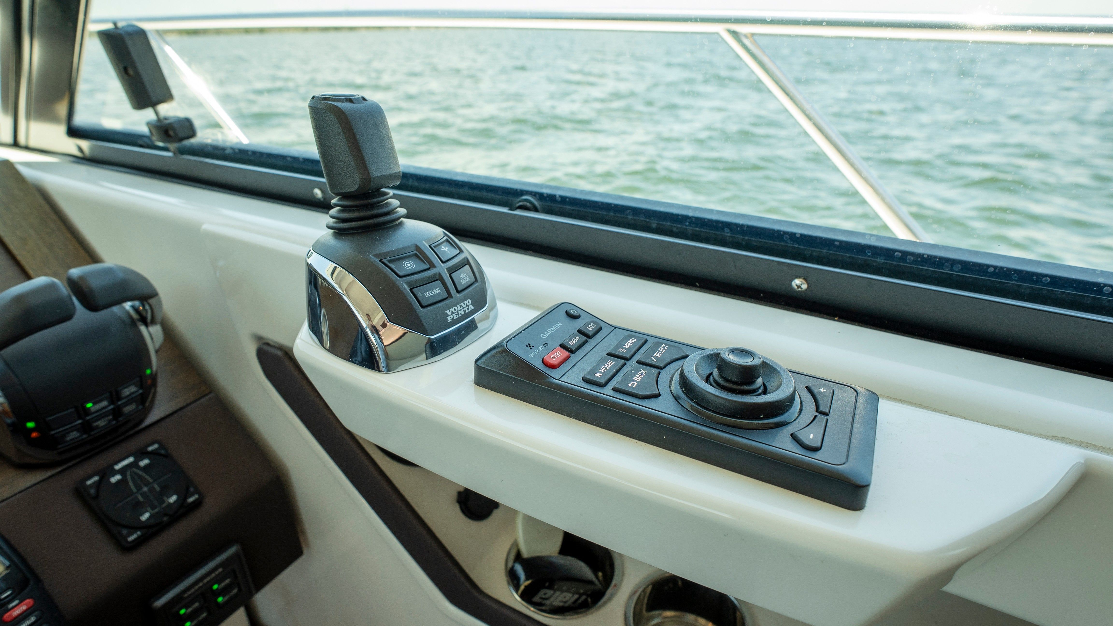 2018 Tiara Yachts 44 Coupe - 54