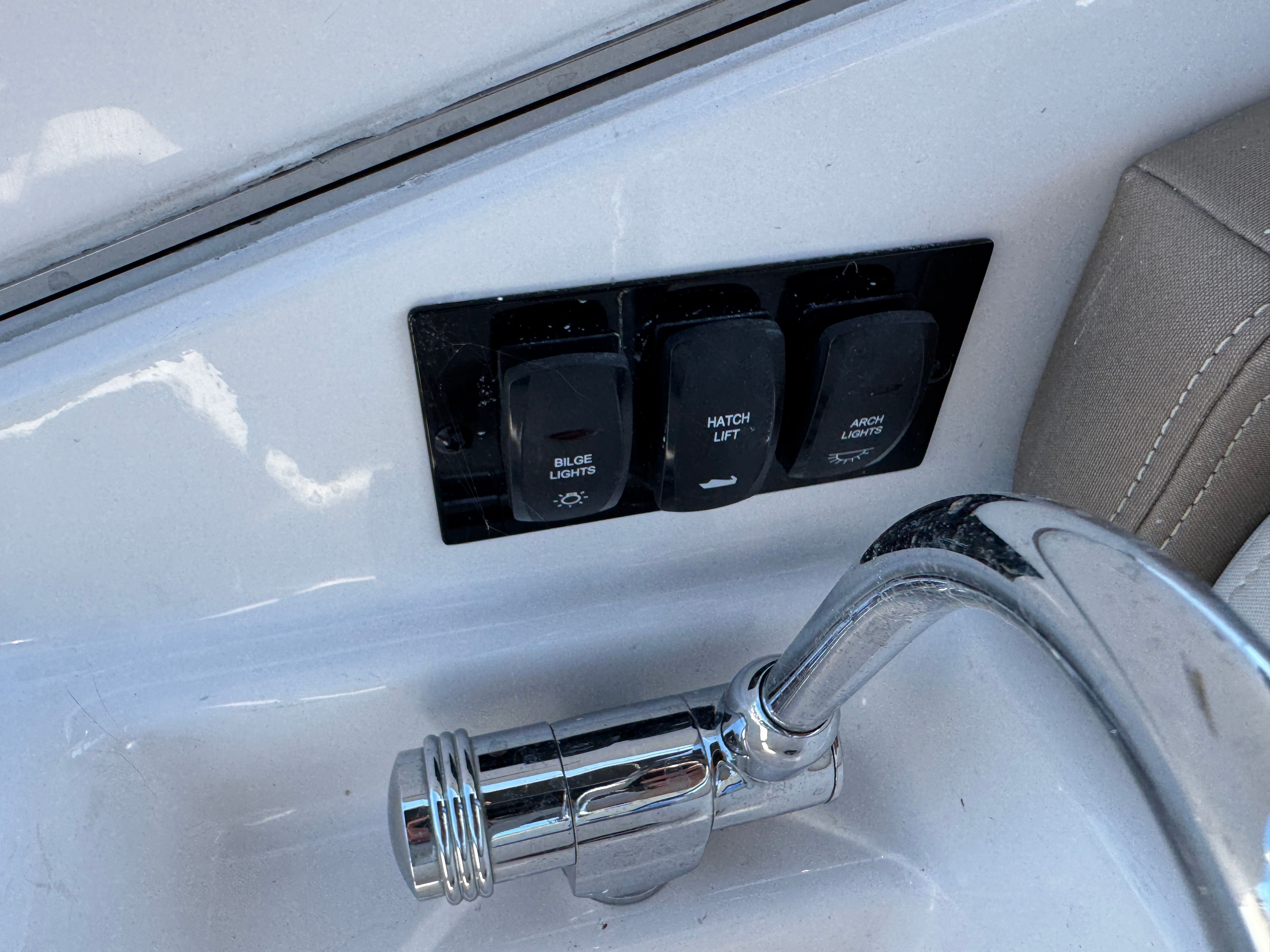 2016 REGAL 28 EXPRESS - Image 42