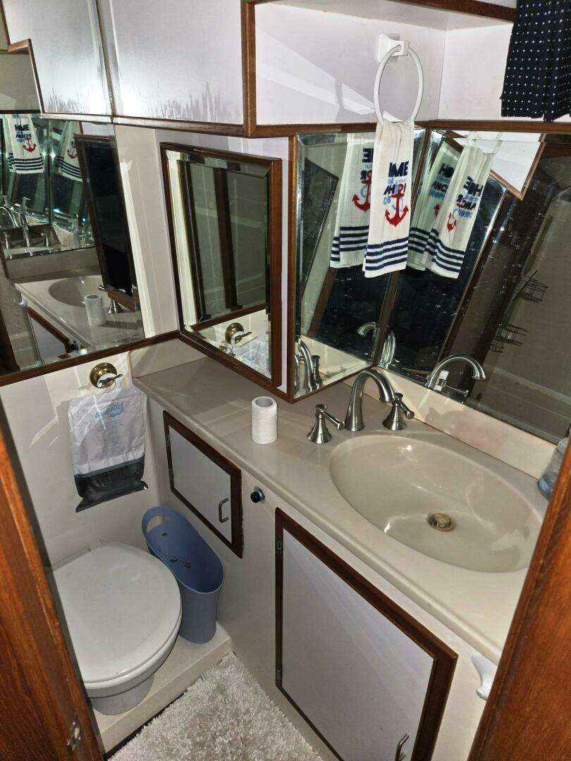 1989 Marine Trader 47 Cockpit Motor Yacht - Image 28