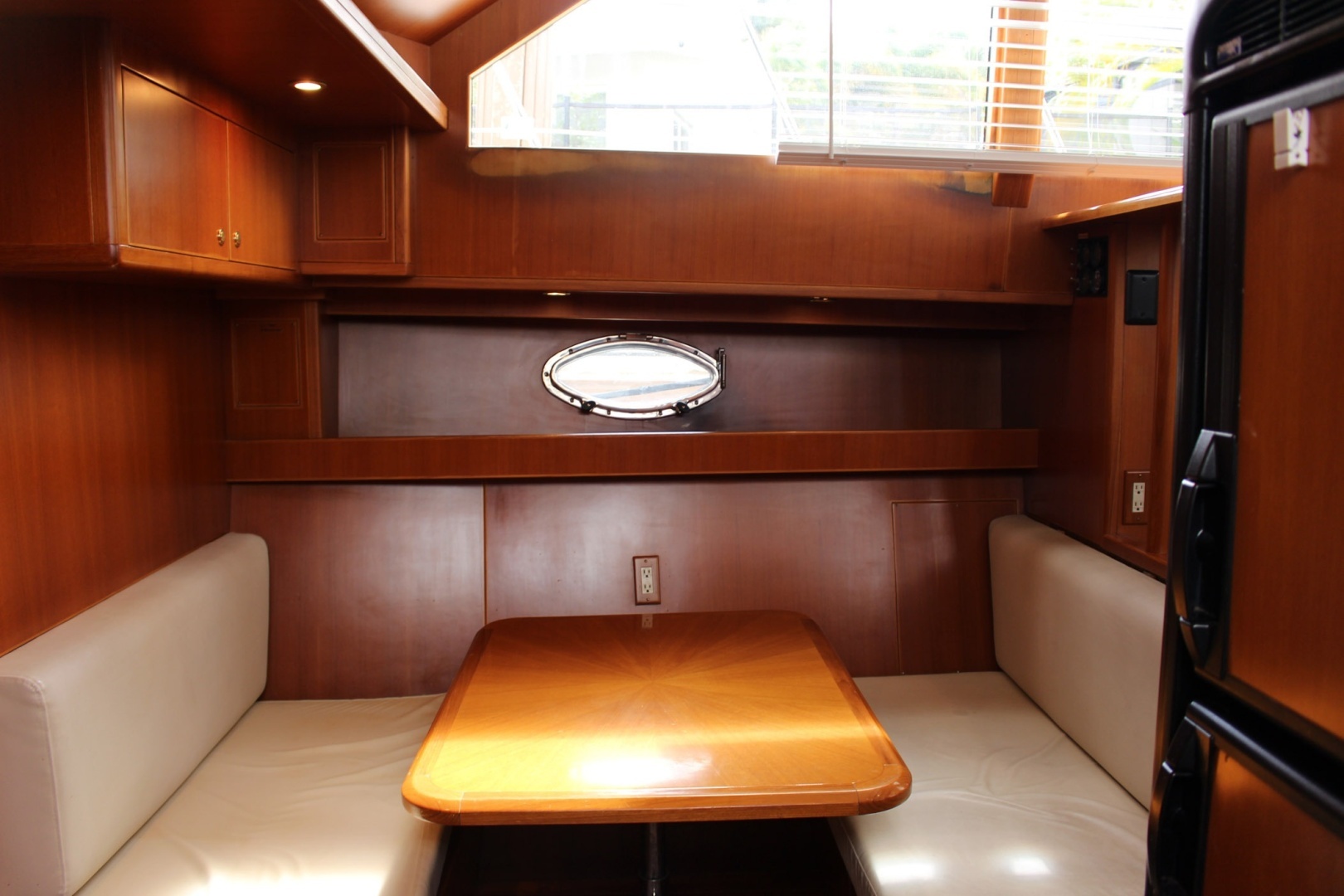 2007 Jefferson Motor Yacht - Image 13