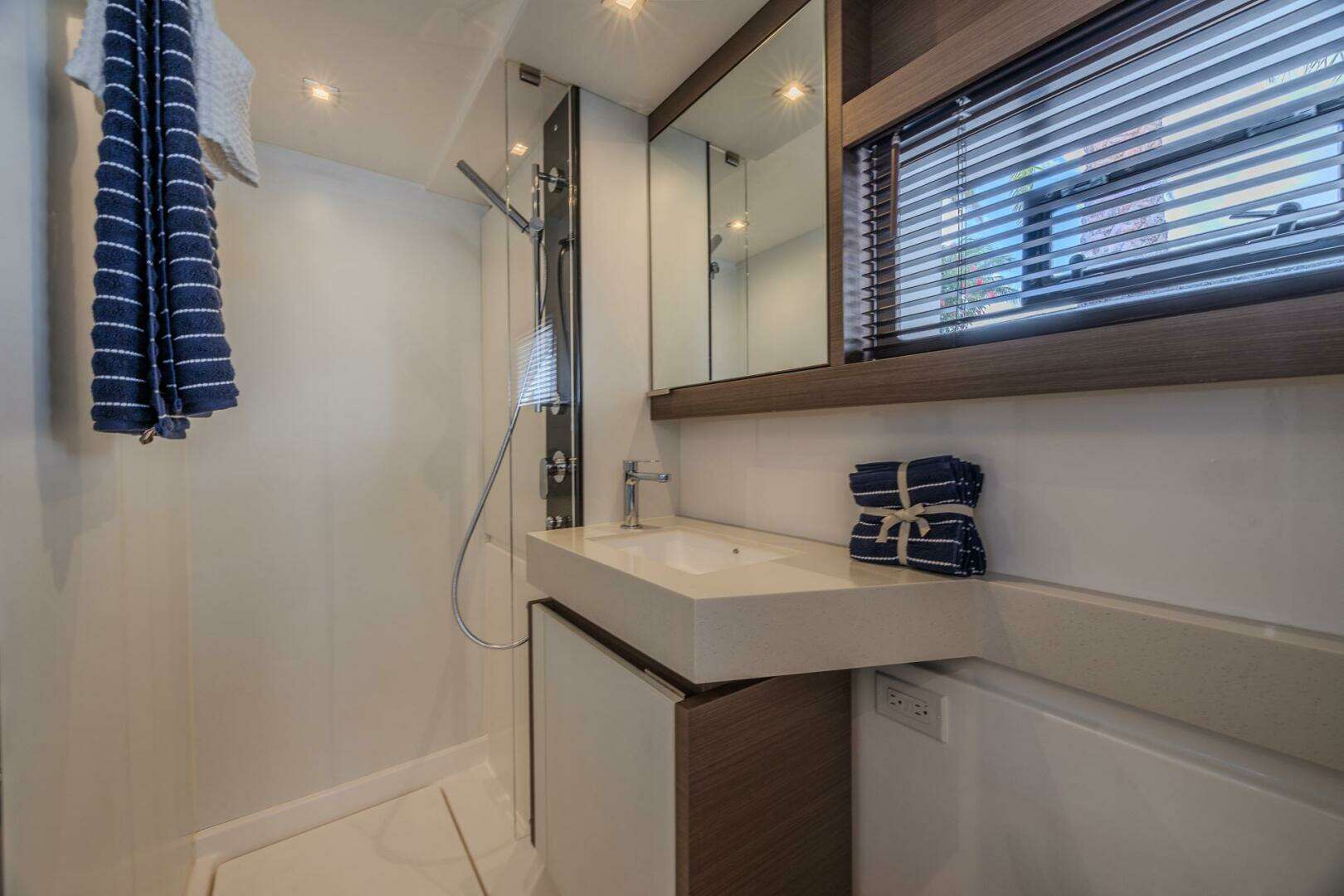 2024 Leopard 53 Powercat - Image 22