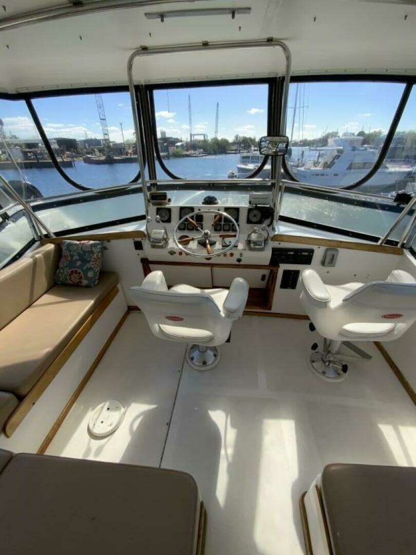 1987 President 41 Double Cabin Motor Yacht - Image 22