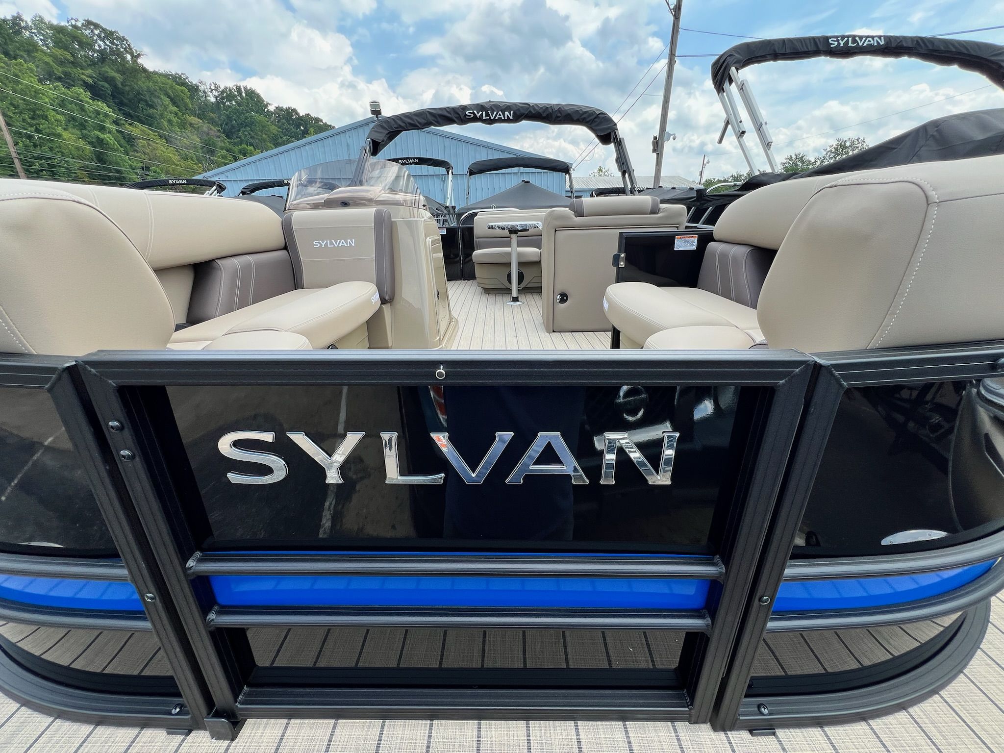 2026 Sylvan Mirage 8520 Cruise - 9