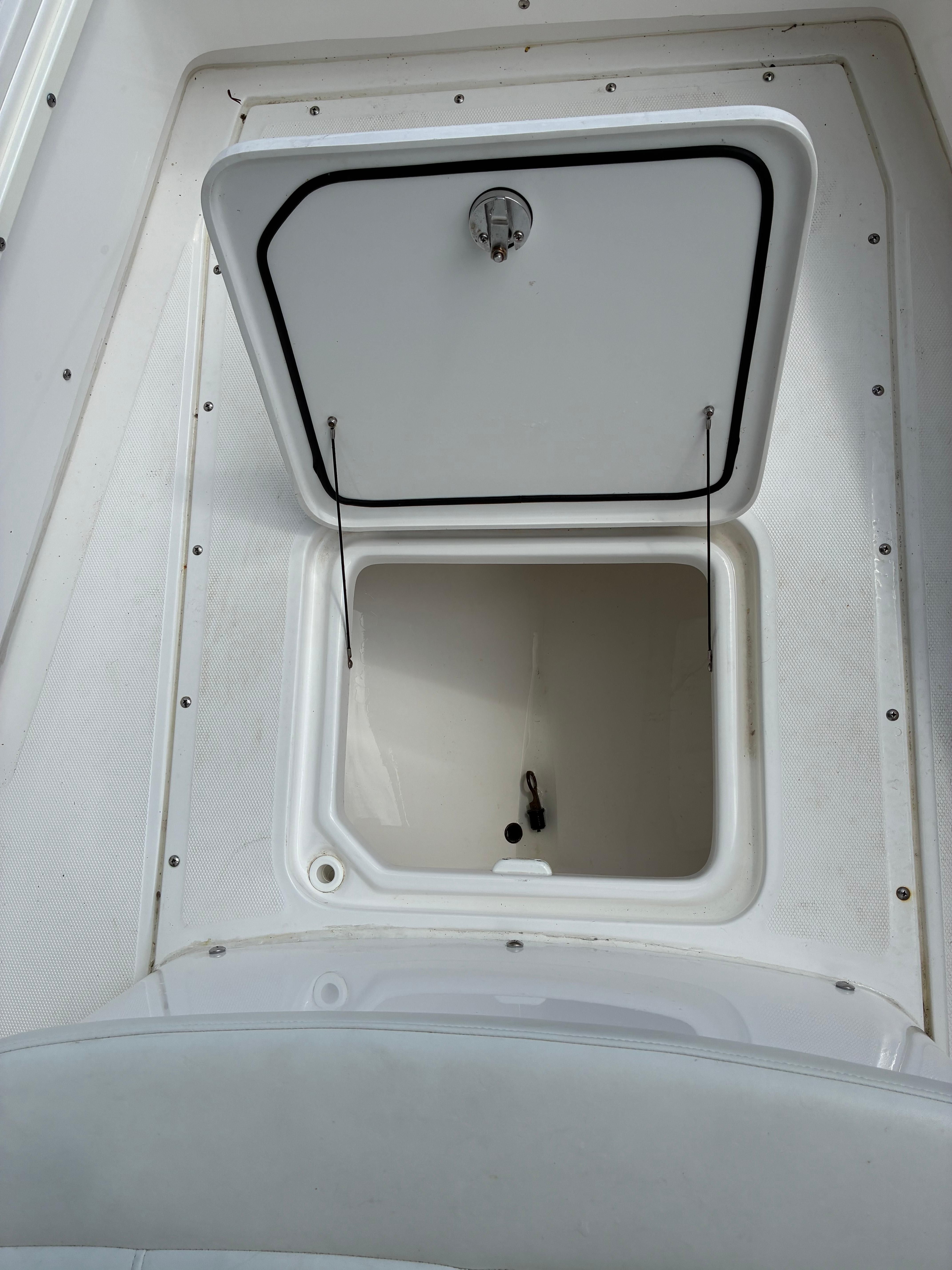 2023 Everglades 243 Center Console - 12