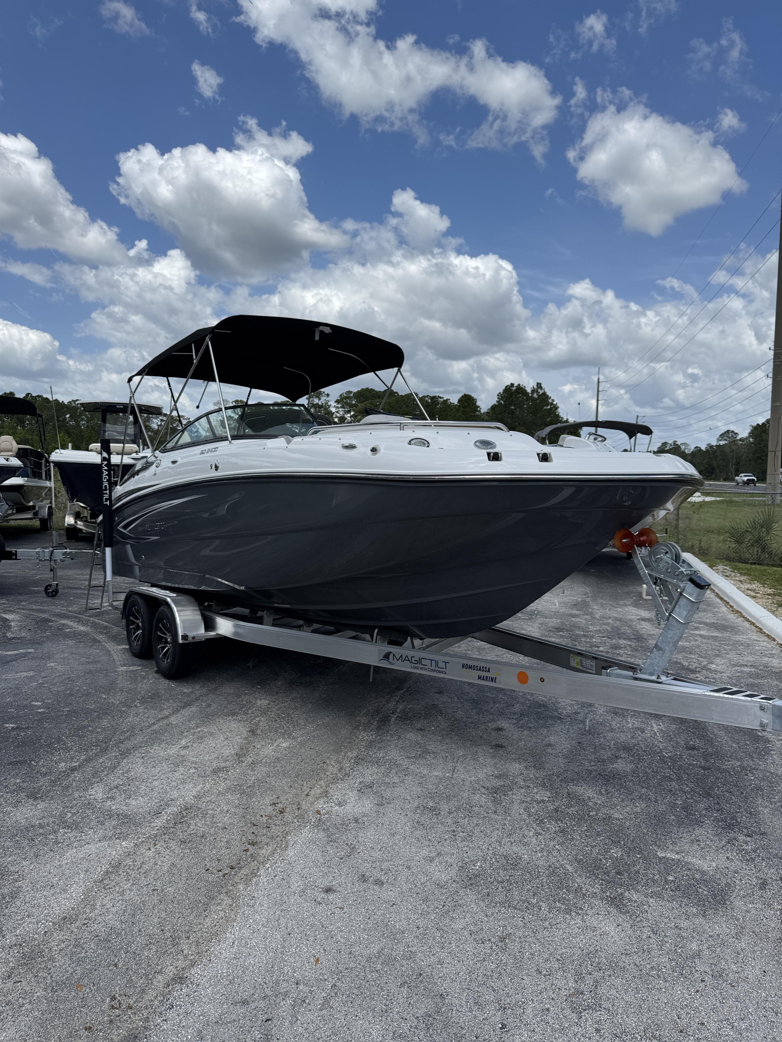 2026 Hurricane SunDeck 2400 OB - 2
