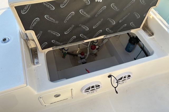 Robalo 226 Cayman 2026 boat, open storage compartment with cover.