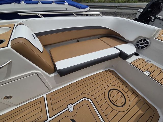 2026 Starcraft SVX OB 191 w/140hp and Trailer - 14