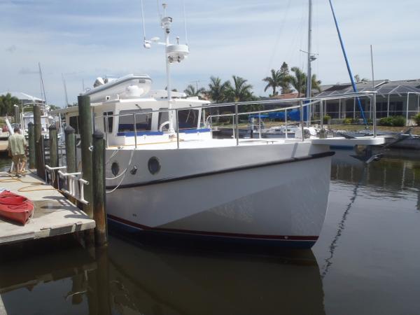 Great Harbour N40 yacht docked at marina, 2025 model, with palm trees in background.