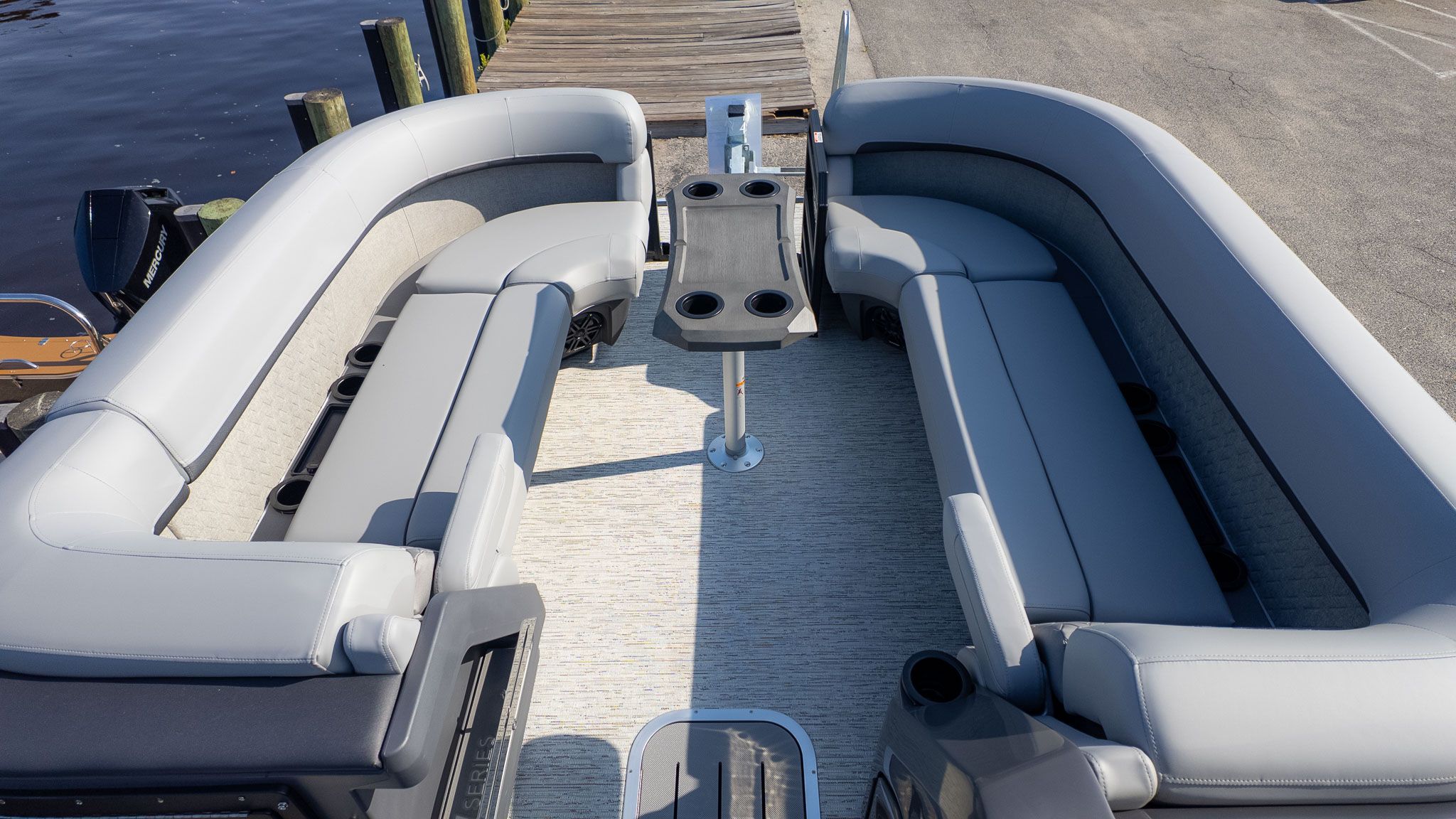 2026 Bennington 24 M Stern Lounge - 14