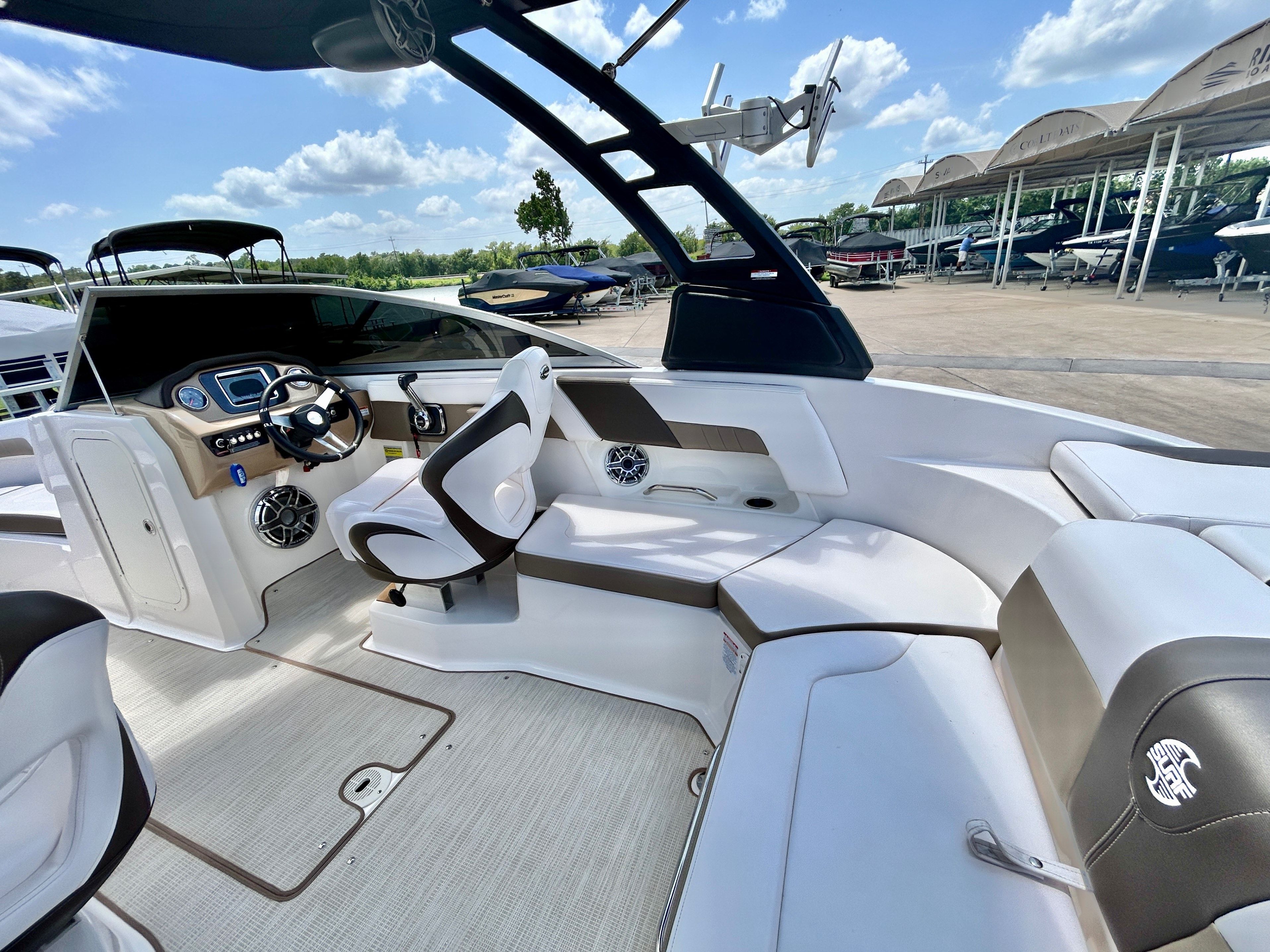 2018 Chaparral 23 Surf - 67