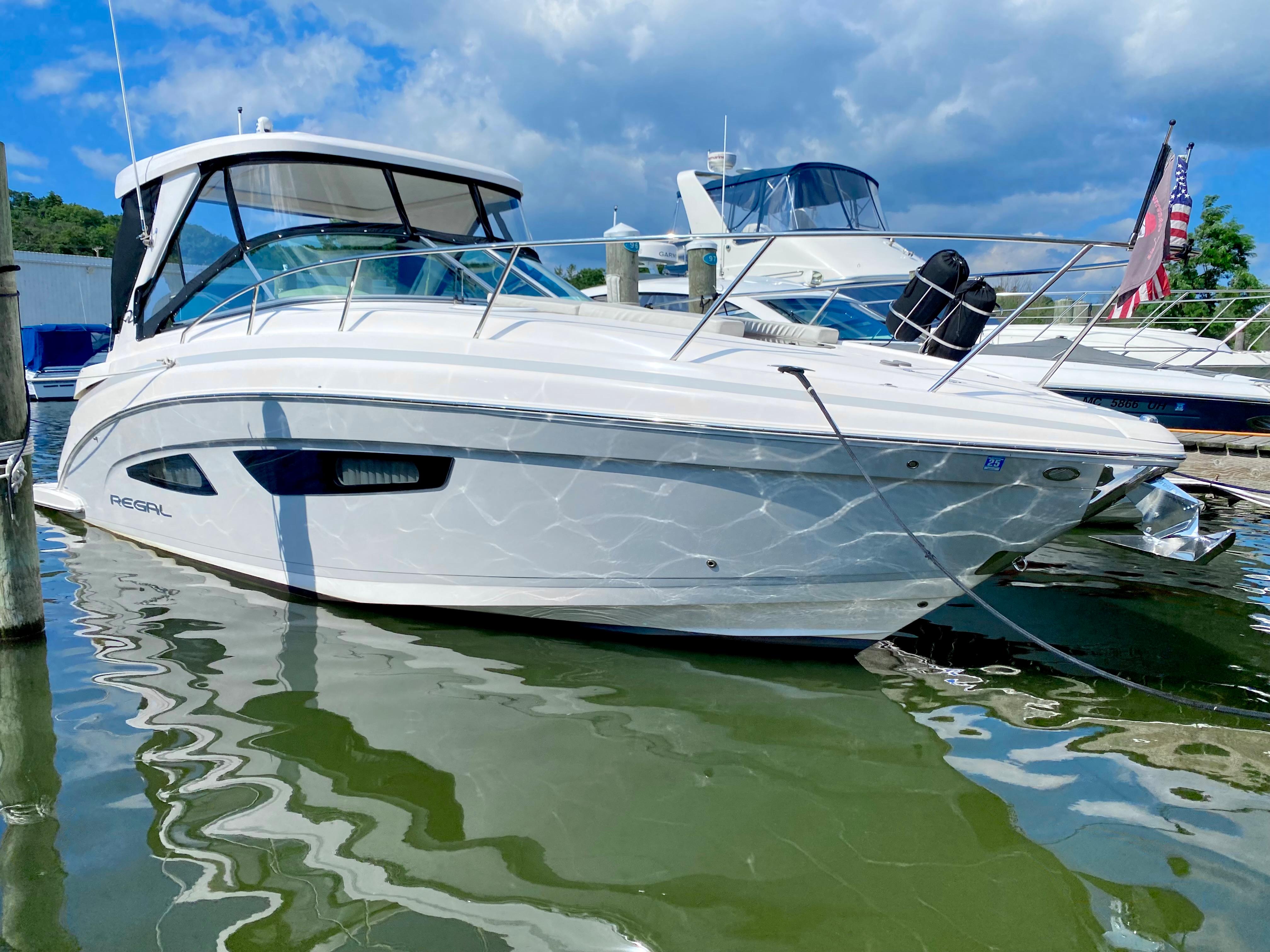 2019 Regal 33 Express