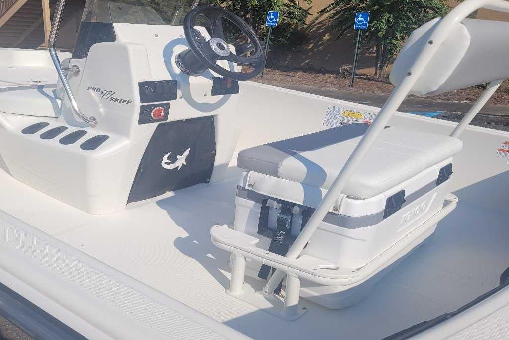 2026 Mako Pro Skiff 17 CC boat interior with steering wheel and seating.