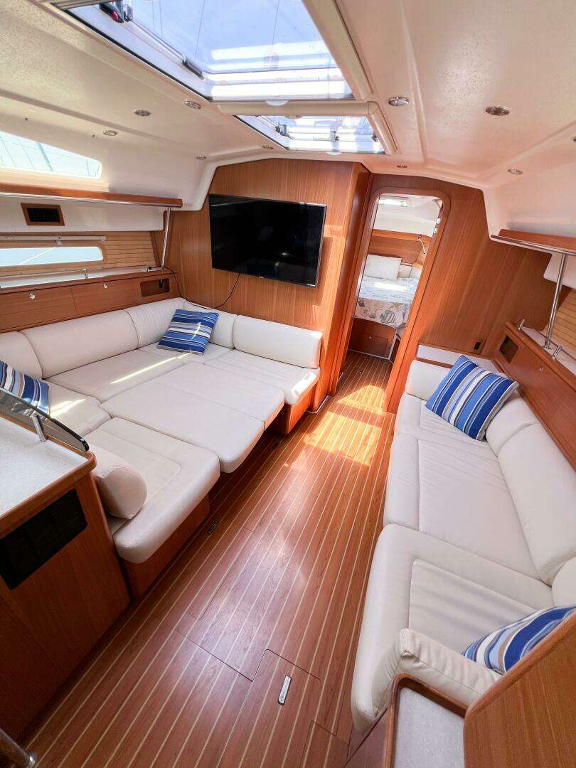 2019 Catalina 425 - Image 42