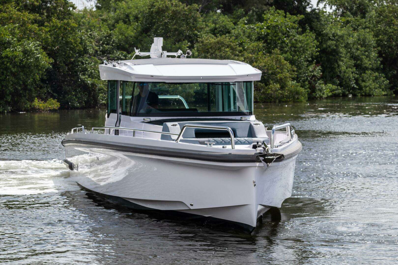 2024 Axopar 37XC CROSS CABIN - Image 28