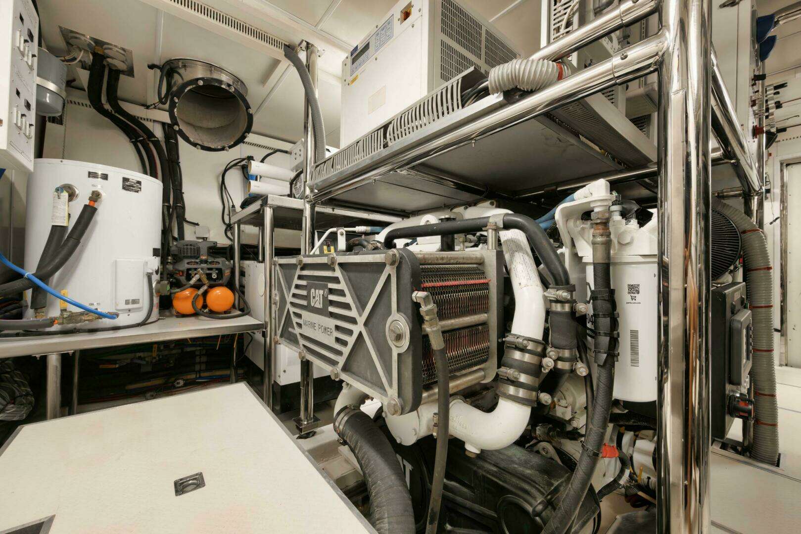 2012 Horizon P110 Tri-Deck - Image 44
