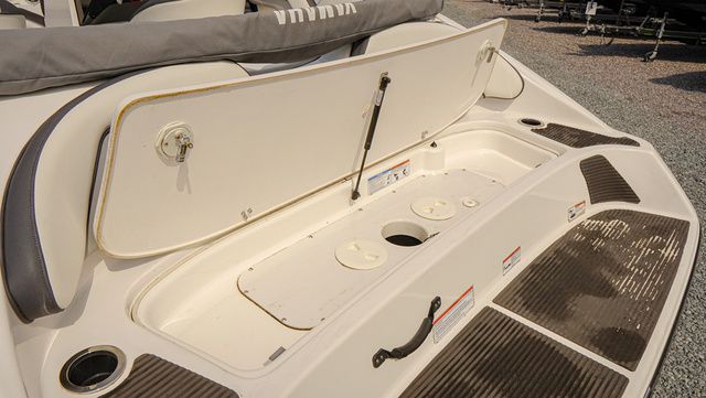 2015 Yamaha Boats SX192 - 9