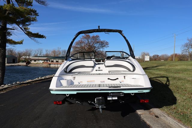 2026 Yamaha Boats AR 195 BOTH COLORS AVAILABLE - 8