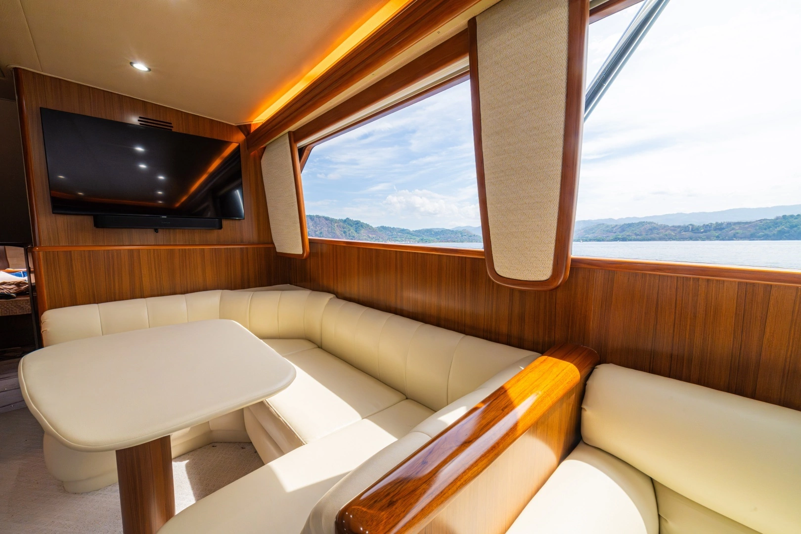 2012 Viking 60 Convertible - Image 30