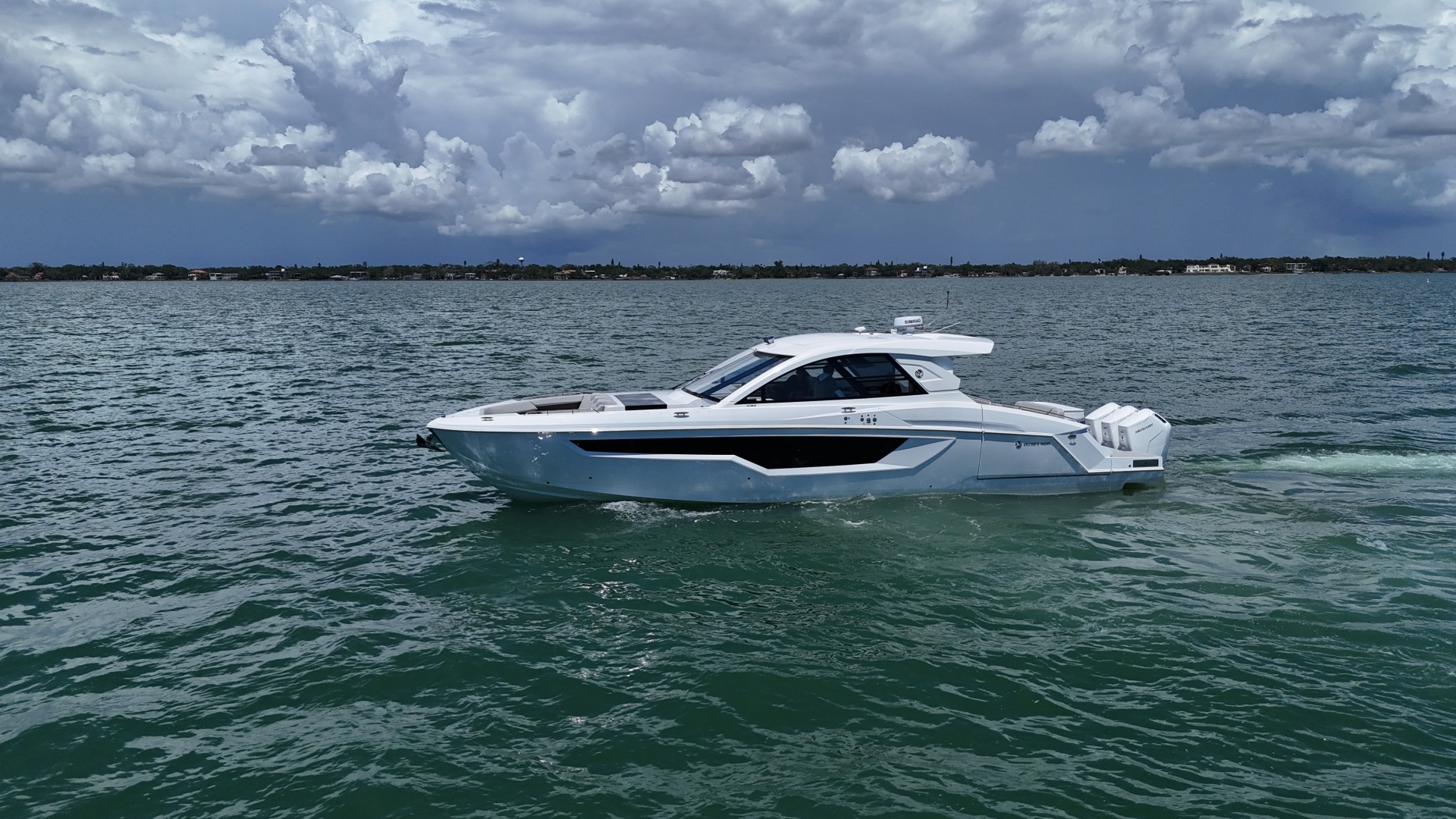 2026 Cruisers Yachts 50GLS OB - Image 4