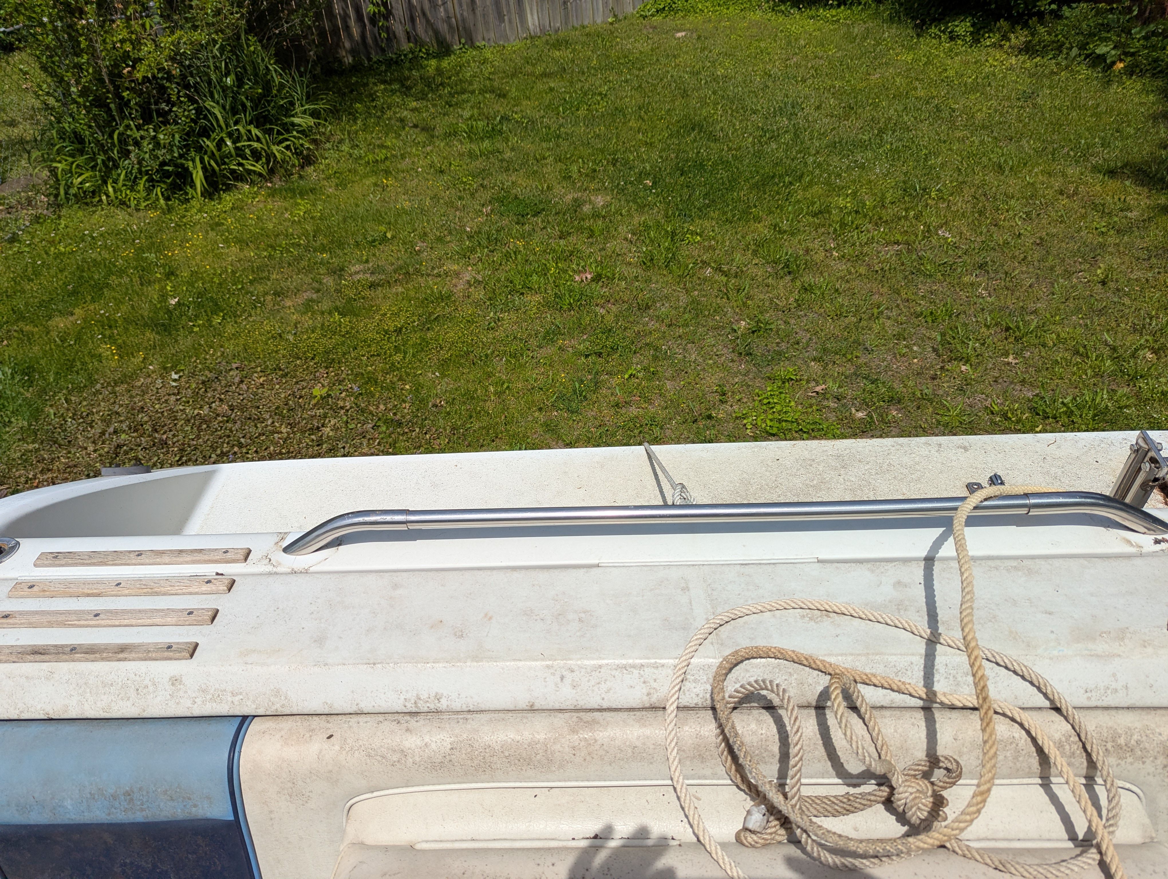 1988 Four Winns 200 Horizon boat with rope on deck.
