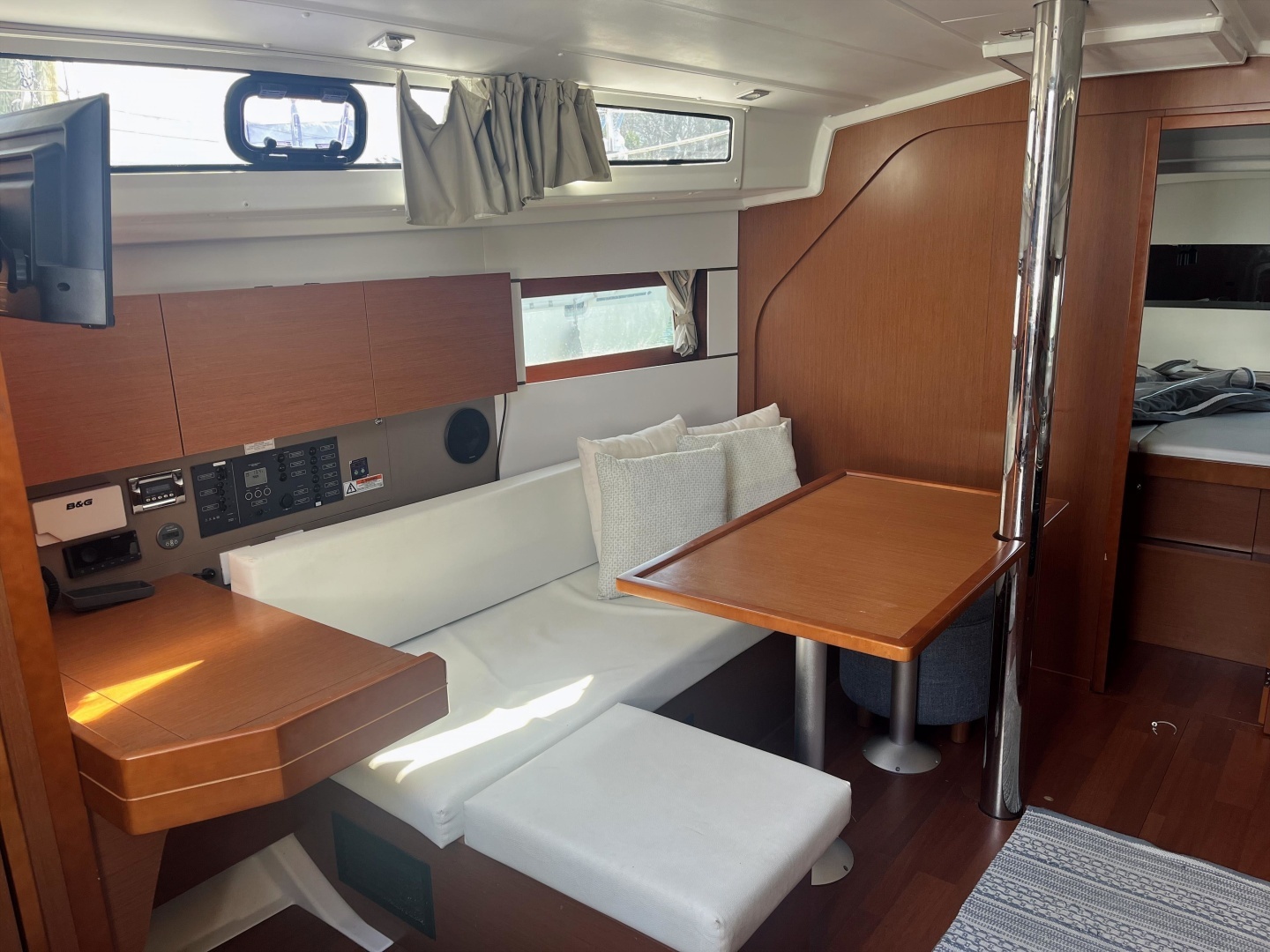 2016 Beneteau 38 - Image 14