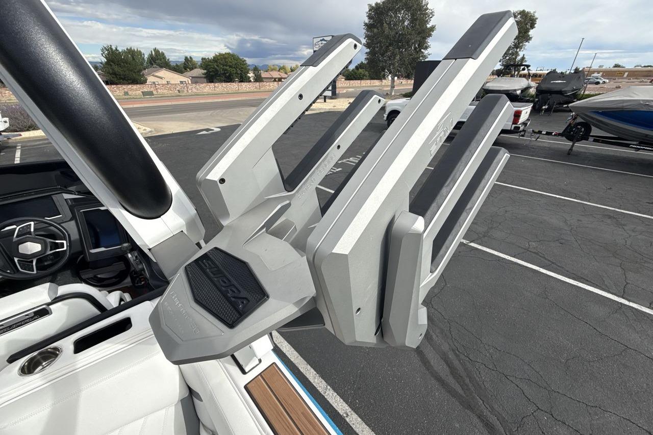 2024 Supra SA 550 boat tower detail in a parking lot setting.