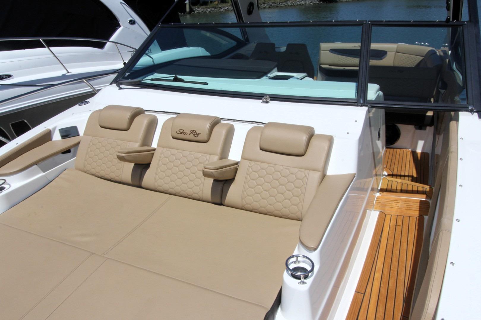 2021 Sea Ray Sundancer 320 Outboard with luxurious tan seating and sleek design.