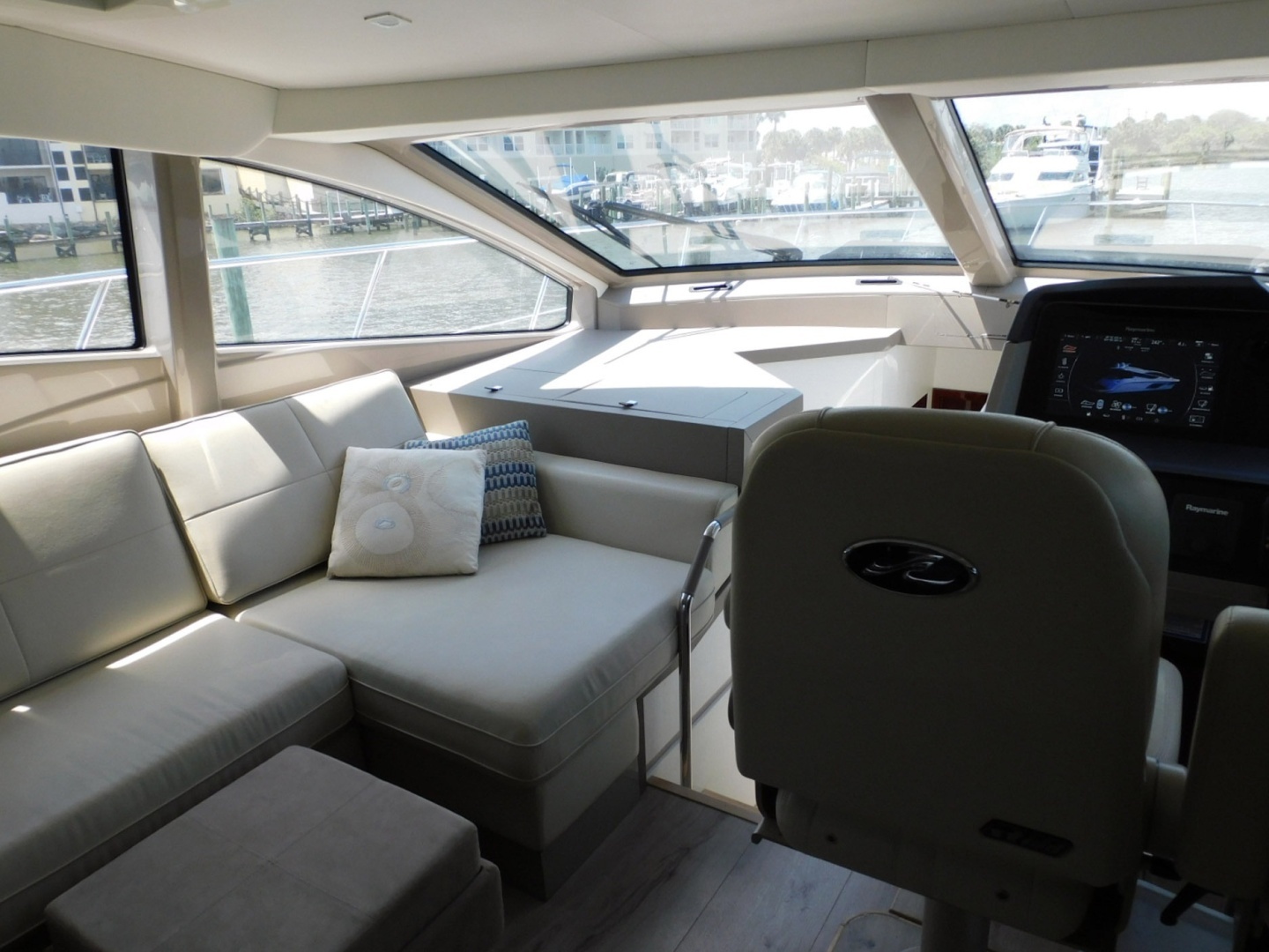 2019 Sea Ray 550L - Image 50