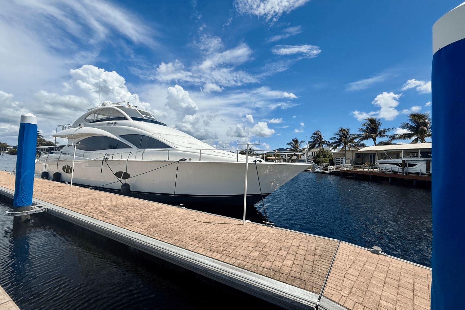 2005 Lazzara 68 FLYBRIDGE