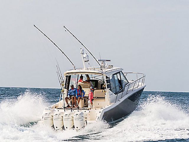 2026 Boston Whaler 405 Conquest - 3