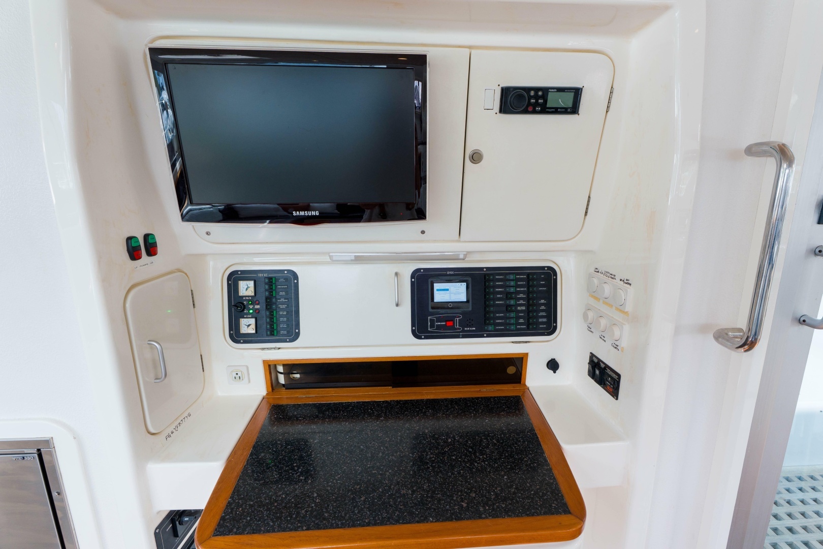 2011 Voyage Yachts 520 - Image 33