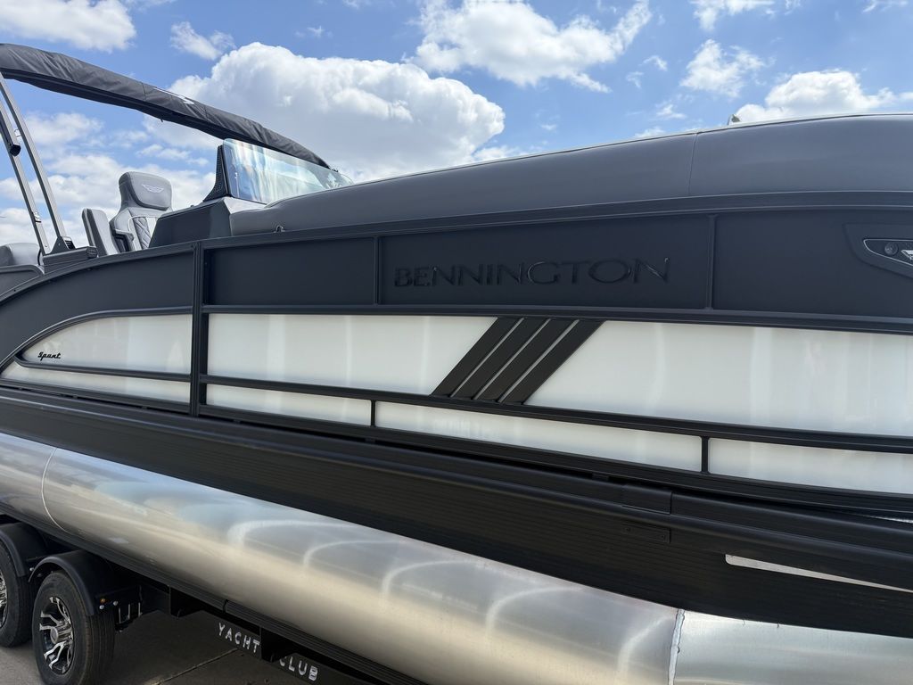 2026 Bennington 24 M Sport Lounge - 8