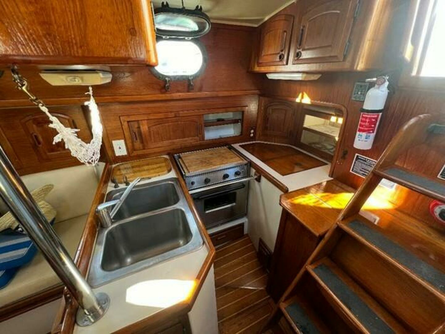 1986 Pacific Seacraft 37 - Image 5
