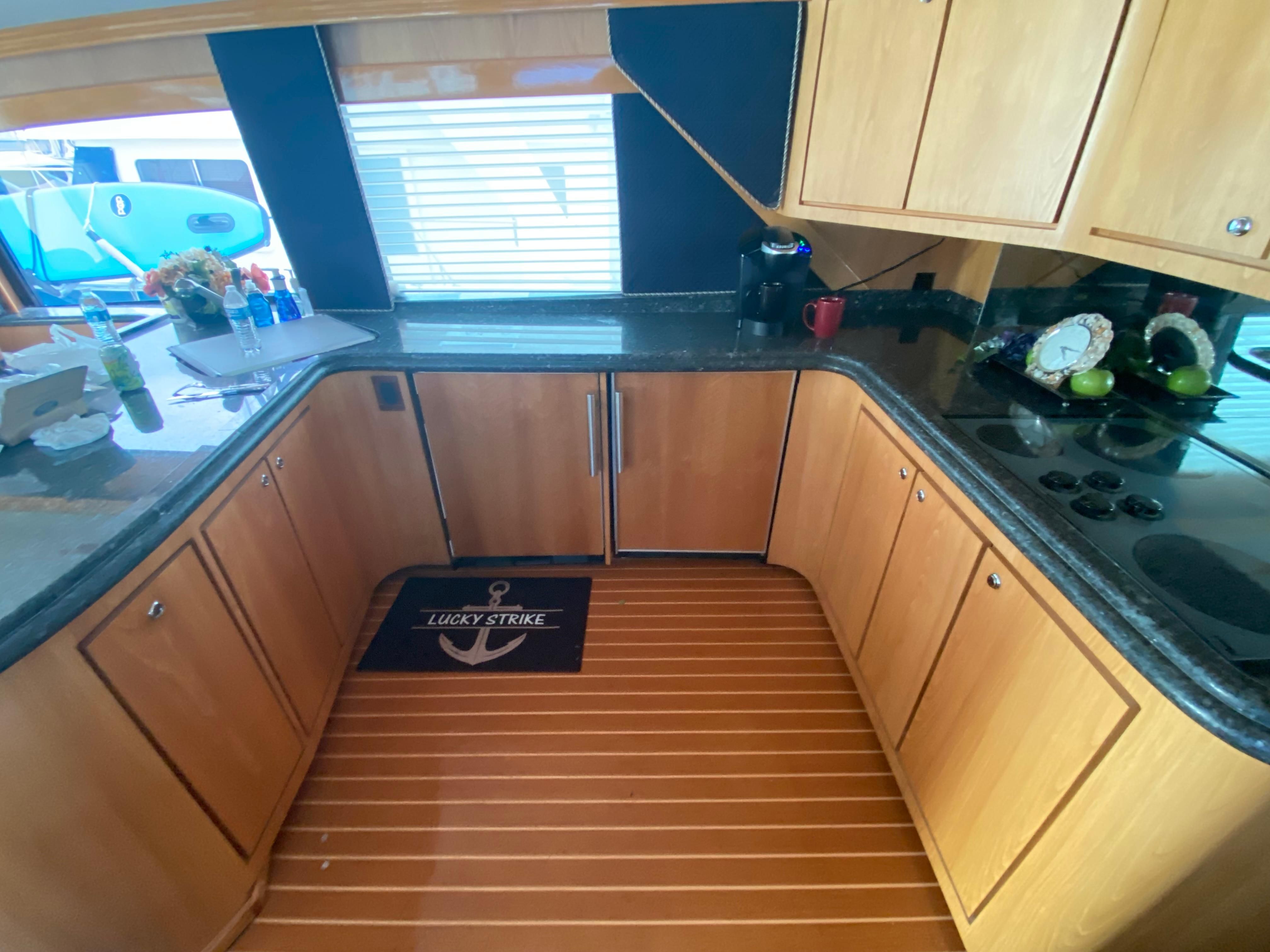 1988 Hatteras 65 Sportfisher - 24
