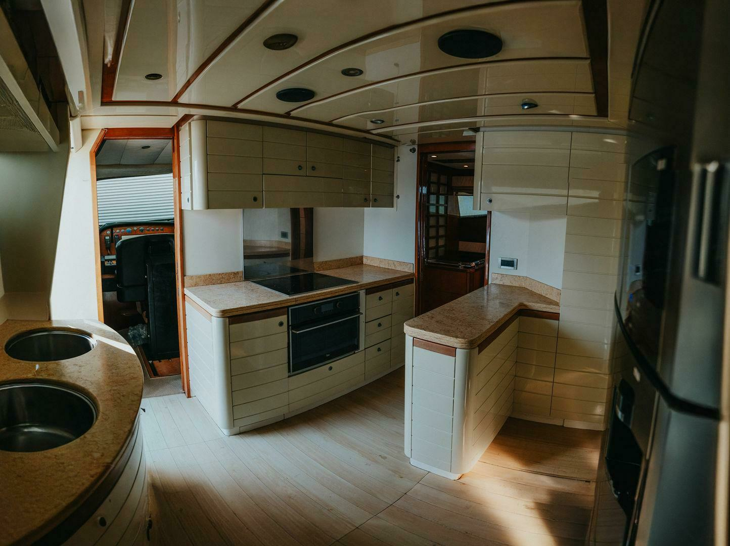 2007 Ferretti Yachts 881 - Image 16