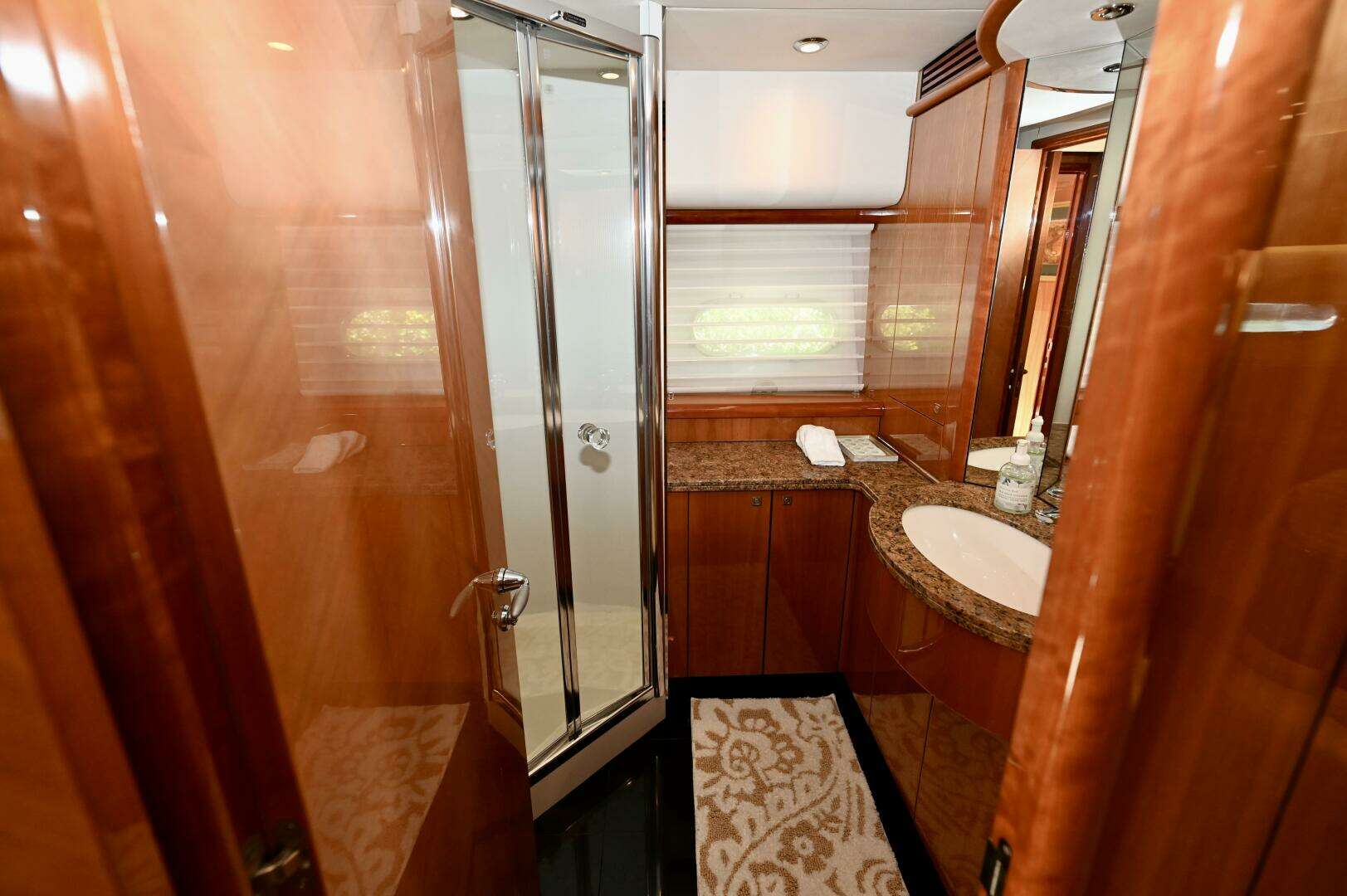 2005 Sunseeker Yacht - Image 28