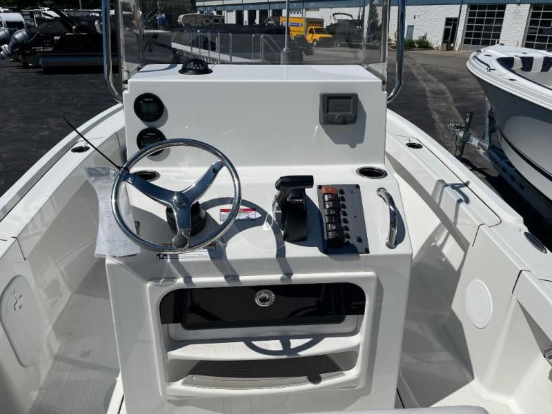 2025 Parker 18SE Center Console - 8